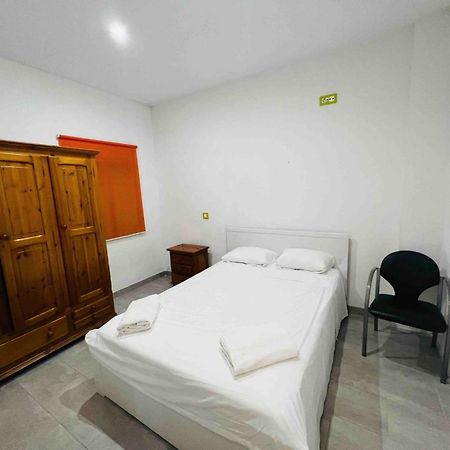 Habitacion Comoda Sevilha Exterior foto